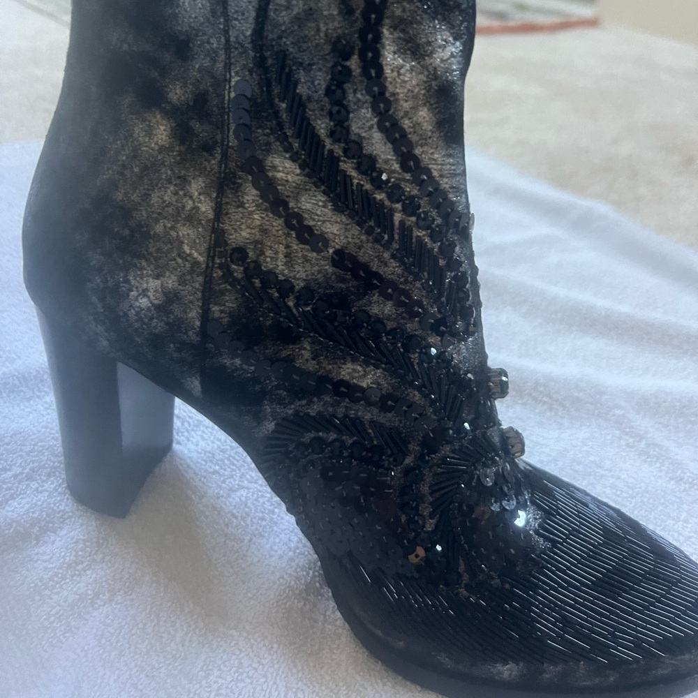 Donald Pliner booties